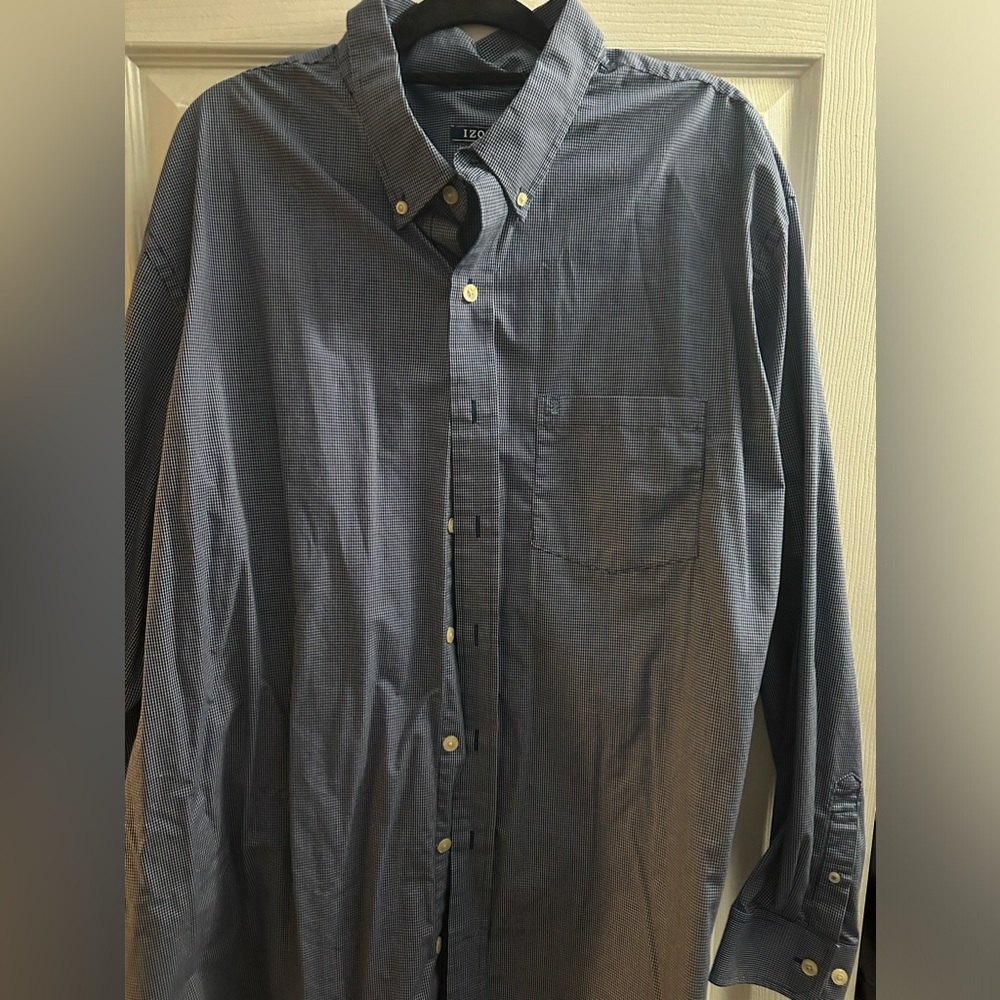 Izod men’s long sleeve button down